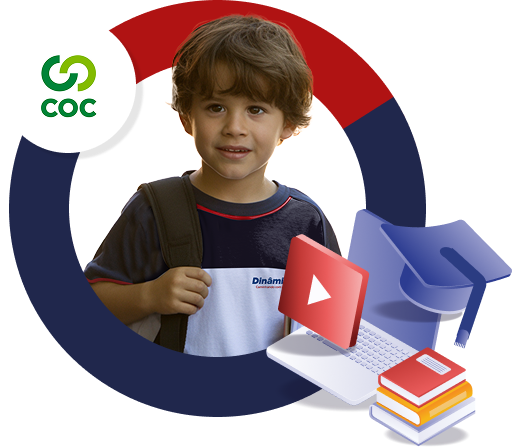 Aluno com materiais de estudo